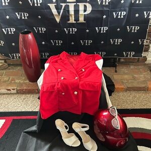 Hello ladies
It’s red and white in the two piece bundle set!!